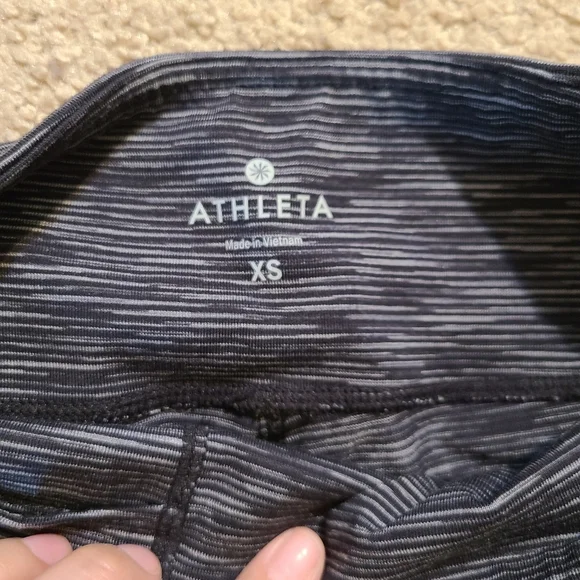 Athleta Energy chaturanga Capri pants - Picture 6 of 7